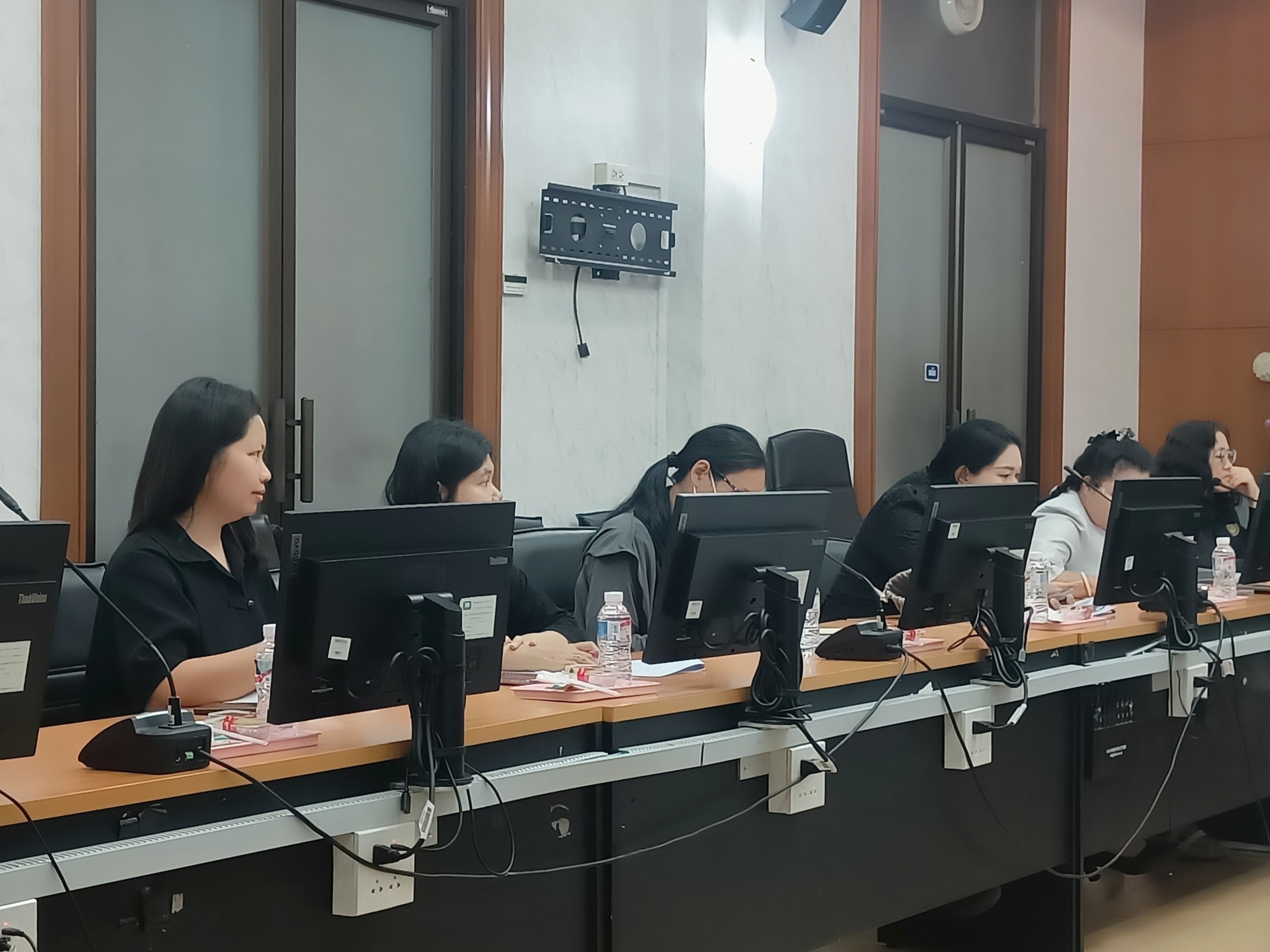 title -  ประชุมย่อยคณะทำงานฝ่ายติดตามประเมินผลการจัดงาน คณะทำงานที่ 7 การจัดงานวันคล้ายวันสถาปนาสำนักงานการปฏิรูปที่ดินเพื่อเกษตรกรรม (ส.ป.ก.) ครบรอบ 51 ปี พร้อมประชุมผ่านสื่ออิเล็กทรอนิกส์ (ผ่านระบบออนไลน์ Zoom Meeting)